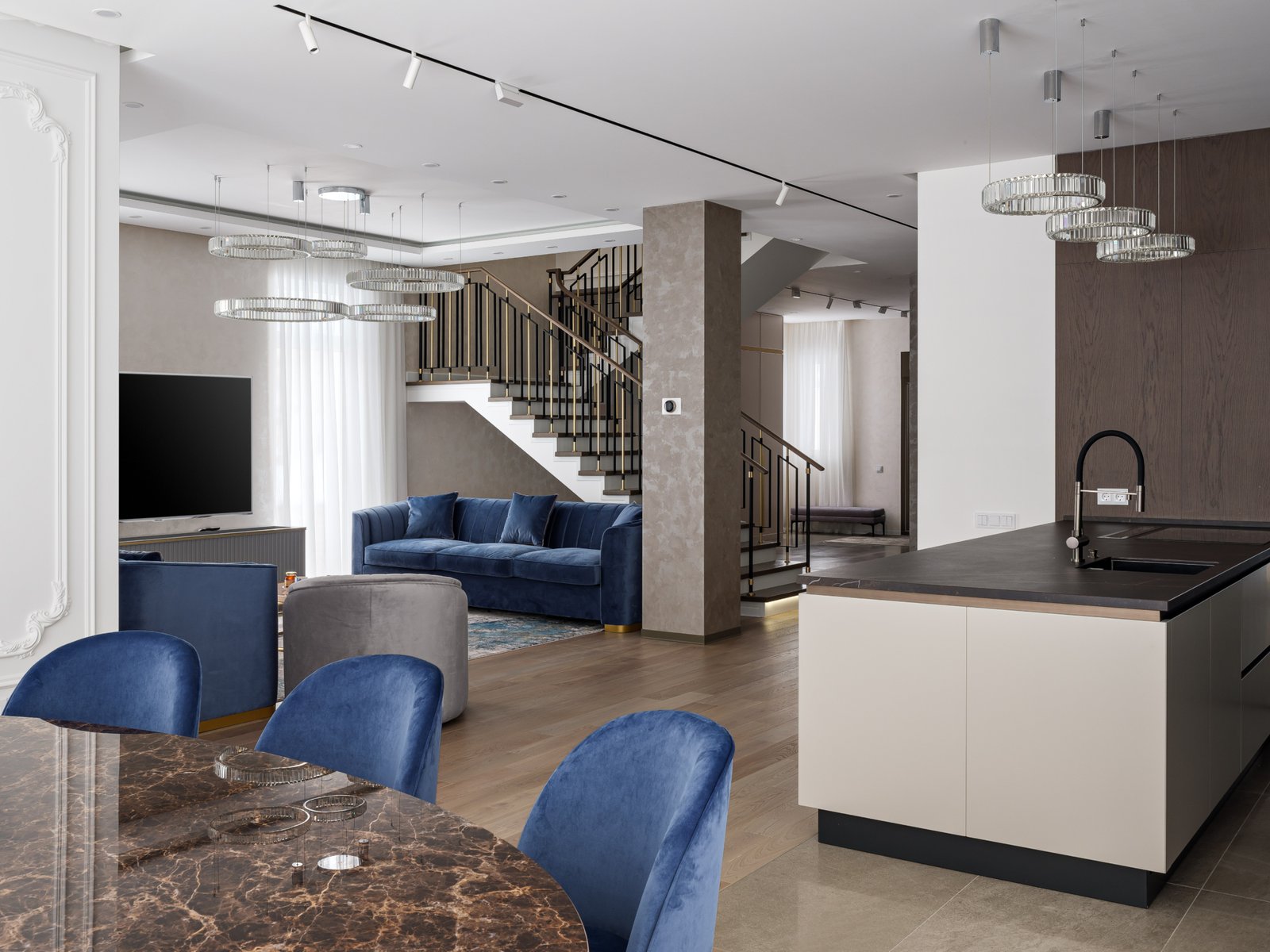 21.06 - Neoclassical House Photos (35)